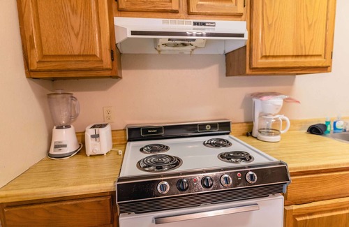 Sabinal Cabina | Frio Country Resort - Within walking distance to the Frio River!
