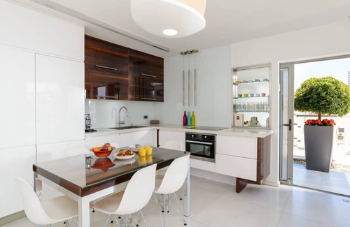 Tel Aviv City Center Apartamento | Frishman 3BR Penthouse w Jacuzzi by HolyGuest