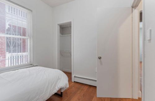 Hartford Apartamento | Frog Hollow Red Door Retreat