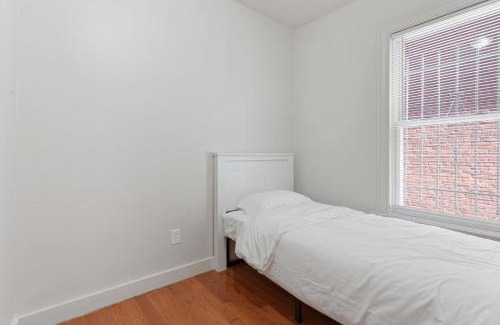 Hartford Apartamento | Frog Hollow Red Door Retreat