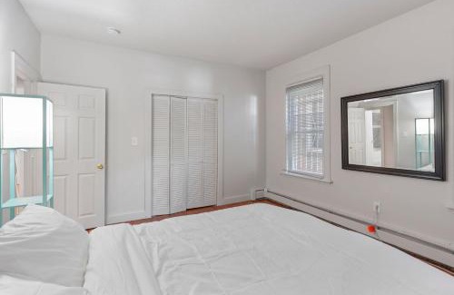 Hartford Apartamento | Frog Hollow Red Door Retreat