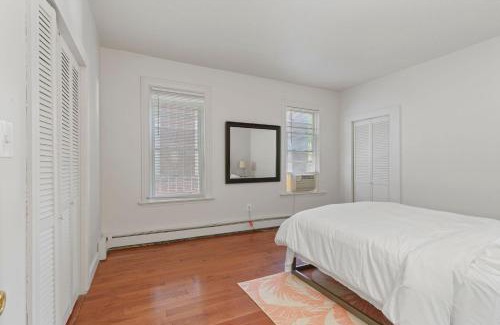 Hartford Apartamento | Frog Hollow Red Door Retreat