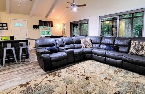 Briar Crest Woods Casa | Frolic in Fern l Enclosed Deck, Bar, Ski Access
