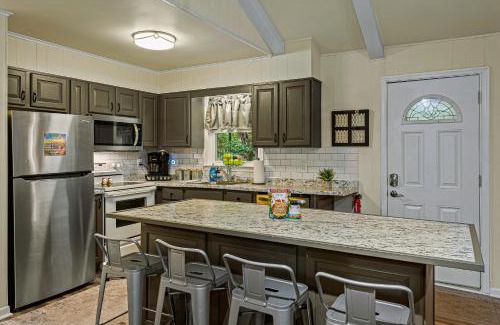 Briar Crest Woods Casa | Frolic on Fern by AvantStay Enclosed Deck w Forest Views Bar