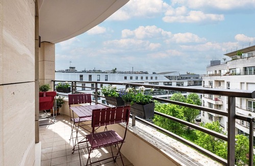 Levallois-Perret Apartamento | From Levallois With Love, by Veeve