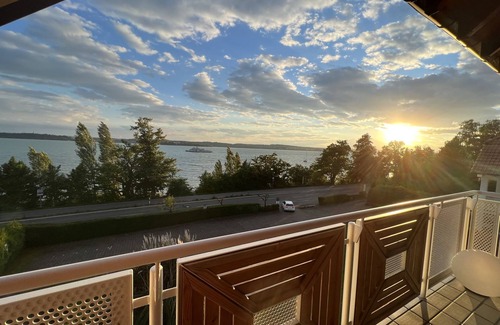 Unteruhldingen Apartamento | From sunrise to sunset, you can enjoy magnificent views of the lake,