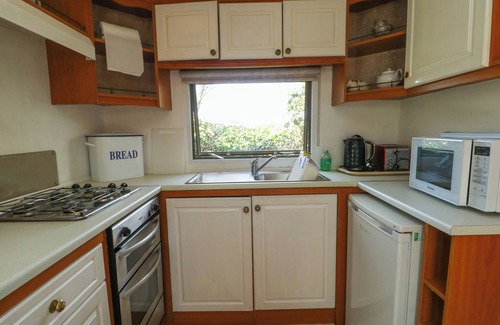 Cylch-Y-Garn Cabaña | Fron Dderw Caravan