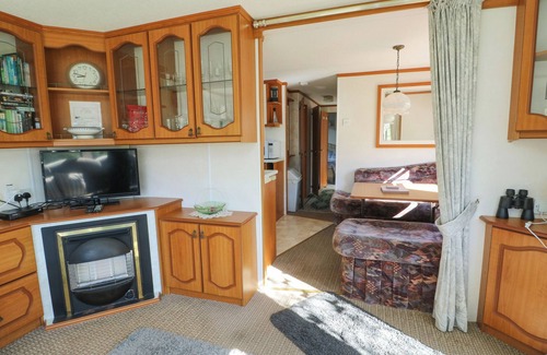Cylch-Y-Garn Cabaña | Fron Dderw Caravan