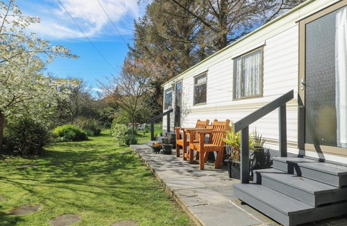 Cylch-Y-Garn Cabaña | Fron Dderw Caravan