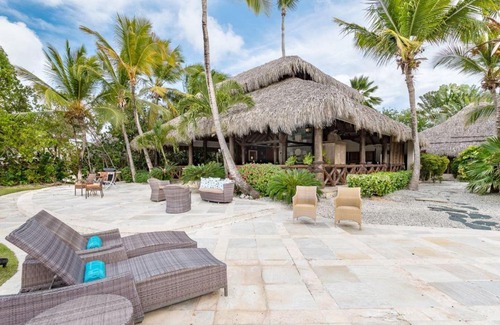 Punta Cana Villa | Front 5BR Golf Villa with Jacuzzi, Golf Cart, Pool, Chef, Maid & Beach Club