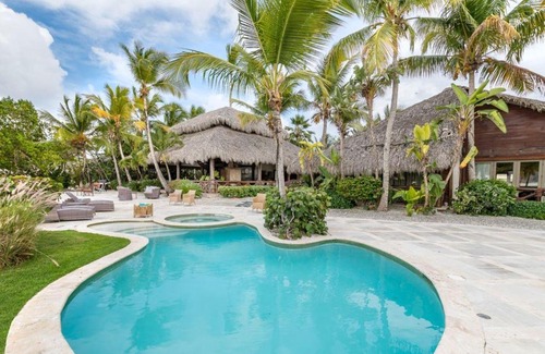 Punta Cana Villa | Front 5BR Golf Villa with Jacuzzi, Golf Cart, Pool, Chef, Maid & Beach Club