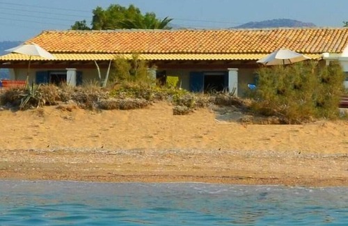 Almiros Beach Casa | Front beach holiday house