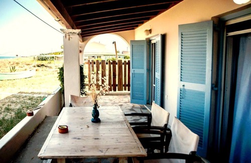 Almiros Beach Casa | Front beach holiday house