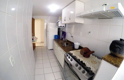Muquicaba Apartamento | Edificio frontal w / una playa en Guarapari: Todo amueblado / Inter. wifi + TV por cable