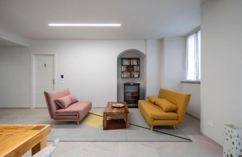 Olginate Apartamento | Front Lake Como - 3 Bedrms with AC, Free Parking and Wifi