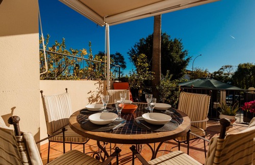 Marbella Chalet De Esquí | Adosado en primera línea de playa, con vistas al mar y orientación sur