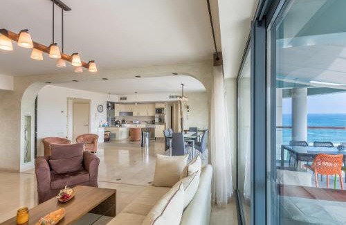 Herzliya Pituach Apartamento | Front of Beach next Ritz Hotel - 3 Bedroom& 3 Bathroom