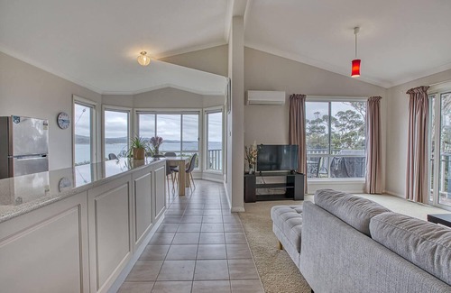 Binalong Bay Casa | Front Row Beachfront