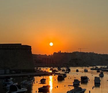 Kalkara Cama Y Desayuno | Front Row Malta - Rooftop Terrace & Sea Views of Valletta & Grand Harbour