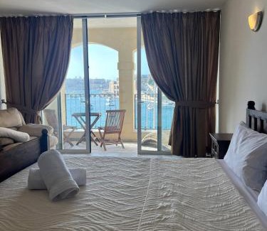 Kalkara Cama Y Desayuno | Front Row Malta - Rooftop Terrace & Sea Views of Valletta & Grand Harbour