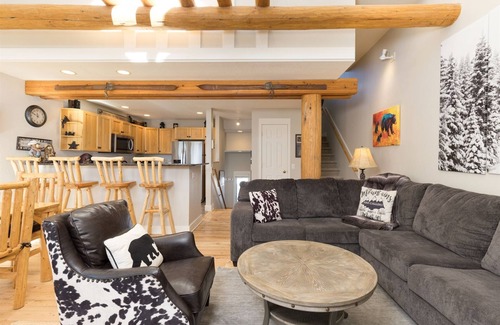 Saddle Ridge Casa | Verdadero "de primera fila" Ski-in / out Saddle Ridge / Moonlight Club / Jacuzzi / Nuevas maderas duras