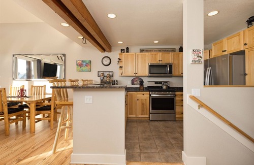 Saddle Ridge Casa | Verdadero "de primera fila" Ski-in / out Saddle Ridge / Moonlight Club / Jacuzzi / Nuevas maderas duras