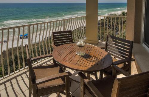 Seacrest Casa | Front Row