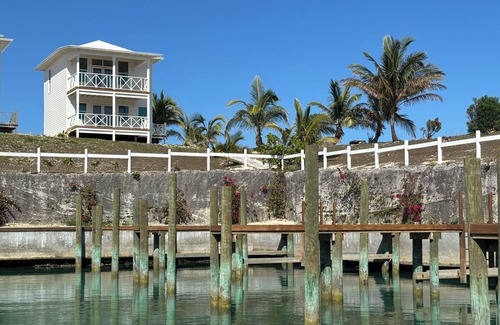 Great Guana Cay Villa | Front-row views of the marina and the peaceful charm of Great Guana Cay