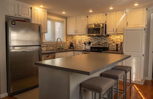Provincetown Condominio | ¡Primera fila! West End. Ahora 2 baños nuevos! Lancha de barco / Mejillón de playa Gimnasio / Capacidad 6!