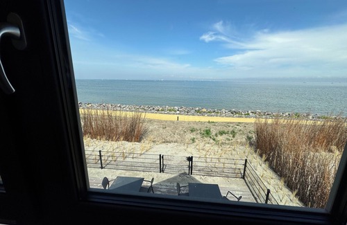 Enkhuizen Casa | Front row - with fence - Premium BeachHouse Deck Eight