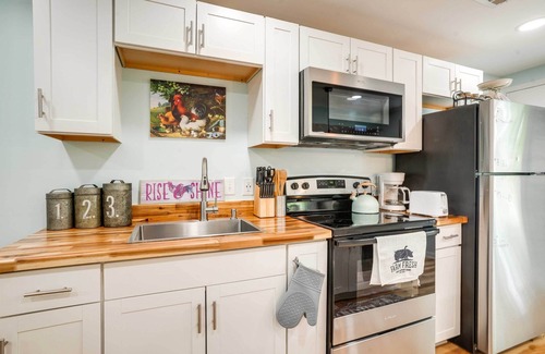 Front Royal Apartamento | Front Royal Studio w/ Mtn Views & Brick Oven