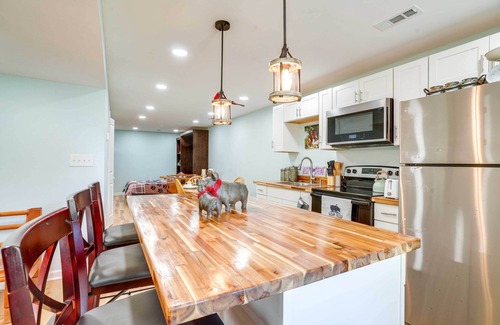 Front Royal Apartamento | Front Royal Studio w/ Mtn Views & Brick Oven