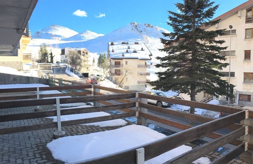 Prato Nevoso Chalet De Esquí | Esquí delantero con piscina climatizada privada, cómodas 5 camas en 2 plantas
