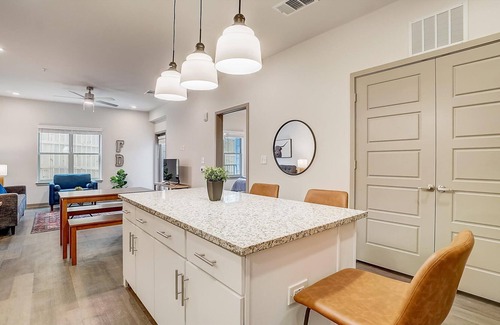 Forest Park Apartamento | Frontdesk | 1 BR Apt close to Legion Field Stadium
