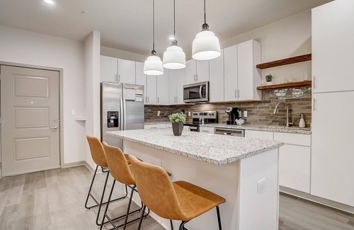 Forest Park Apartamento | Frontdesk | 1 BR Apt near Vulcan Museum