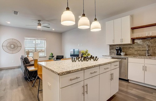 Forest Park Apartamento | Frontdesk | 1 BR Apt near Vulcan Park