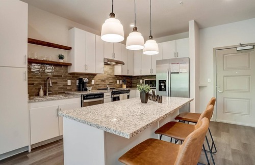 Forest Park Apartamento | Frontdesk | 1 BR Apt near Avondale Park