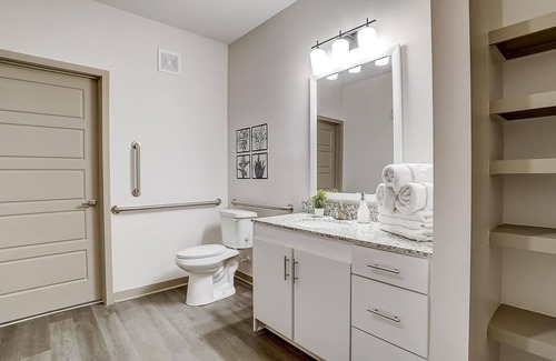 Forest Park Apartamento | Frontdesk | 1 BR Apt near Avondale Park