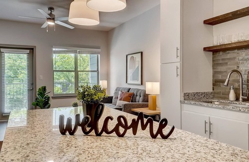 Forest Park Apartamento | Frontdesk | 1 BR Apt near Avondale Park