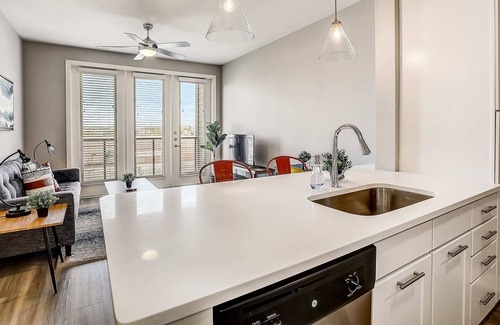 Highland Apartamento | Frontdesk | 1 BR Apt near Texas Capitol