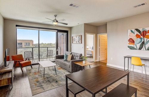 Highland Apartamento | Frontdesk | 1 BR Apt near the University of Texas