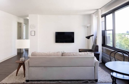 Indian Village Apartamento | Frontdesk | 2 BR Apt near University of Chicago