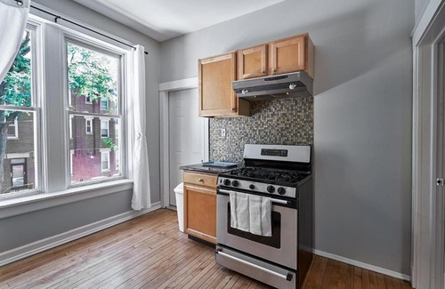 Wrightwood Neighbors Apartamento | FRONTDESK Bright Open 3 BR Apt in West DePaul