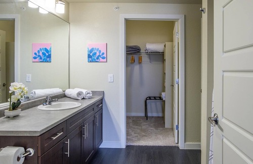Fort Worth Cultural District Apartamento | Frontdesk | Contemporary 2BR with Balcony