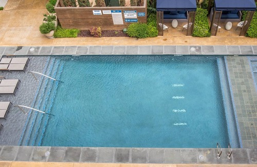 Fort Worth Cultural District Apartamento | Frontdesk | Contemporary 2BR with Balcony