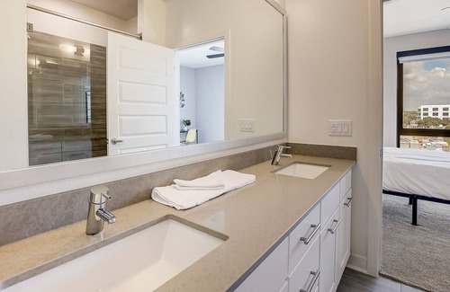 Highland Apartamento | FRONTDESK Five Two At Highland Apts Downtown Austin