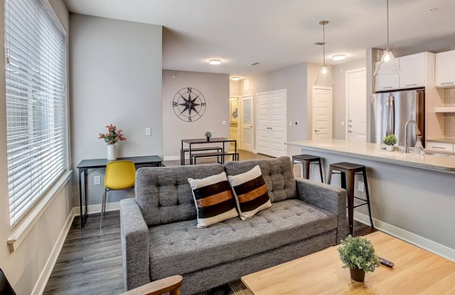 Highland Apartamento | FRONTDESK Five Two At Highland Apts Downtown Austin