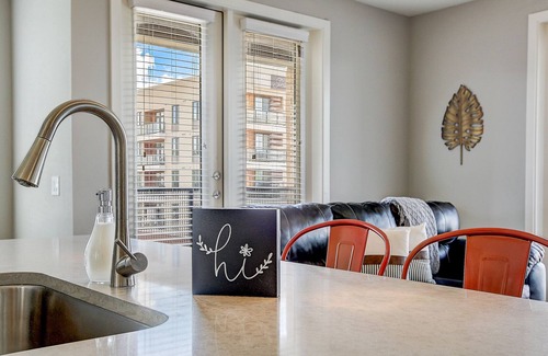 Highland Apartamento | FRONTDESK Five Two At Highland Apts Downtown Austin