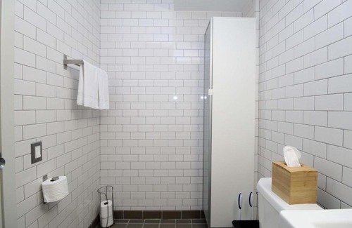 Indian Village Apartamento | FRONTDESK Modern Studio Apt in East Hyde Park