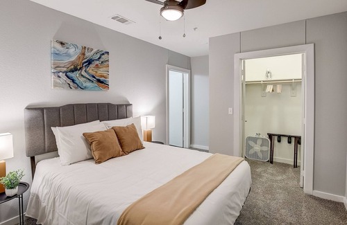 West Campus Apartamento | FRONTDESK Pointe on Rio Apts West Campus Austin